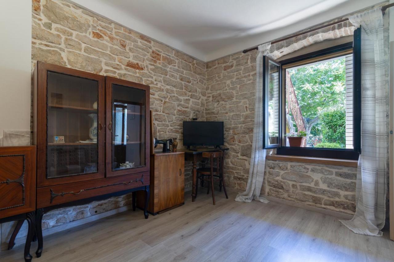Stone House * Bale